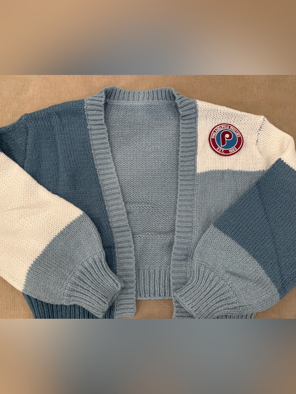 Phillies cropped cardigan 🩵🤍